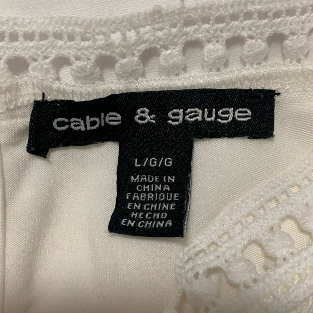 Cable & Gauge high neck top with lace detail EUC - Picture 4 of 5
